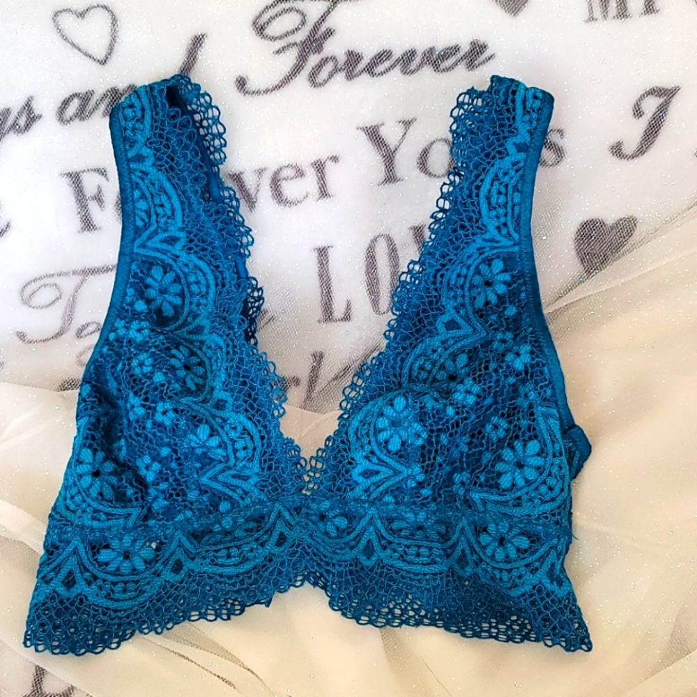 VICTORIA SECRET SMALL LACEY BRA